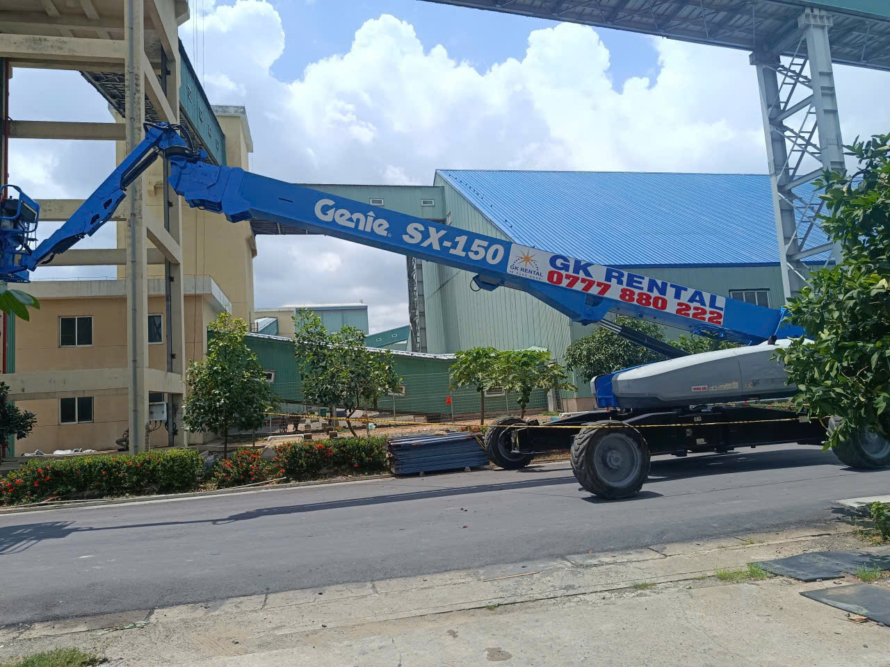 Xe-nang-nguoi-genie-sx-150-ca-mau