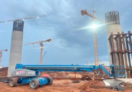 XE NÂNG NGƯỜI CẦN THẲNG 40M GENIE S125