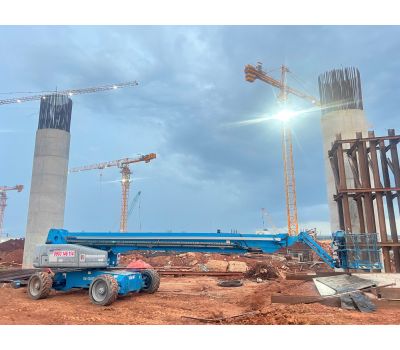 XE NÂNG NGƯỜI CẦN THẲNG 40M GENIE S125